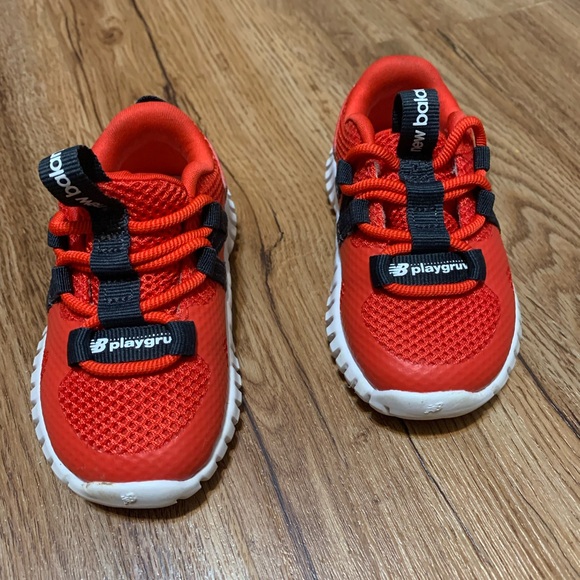 New Balance size 5 - Picture 2 of 6